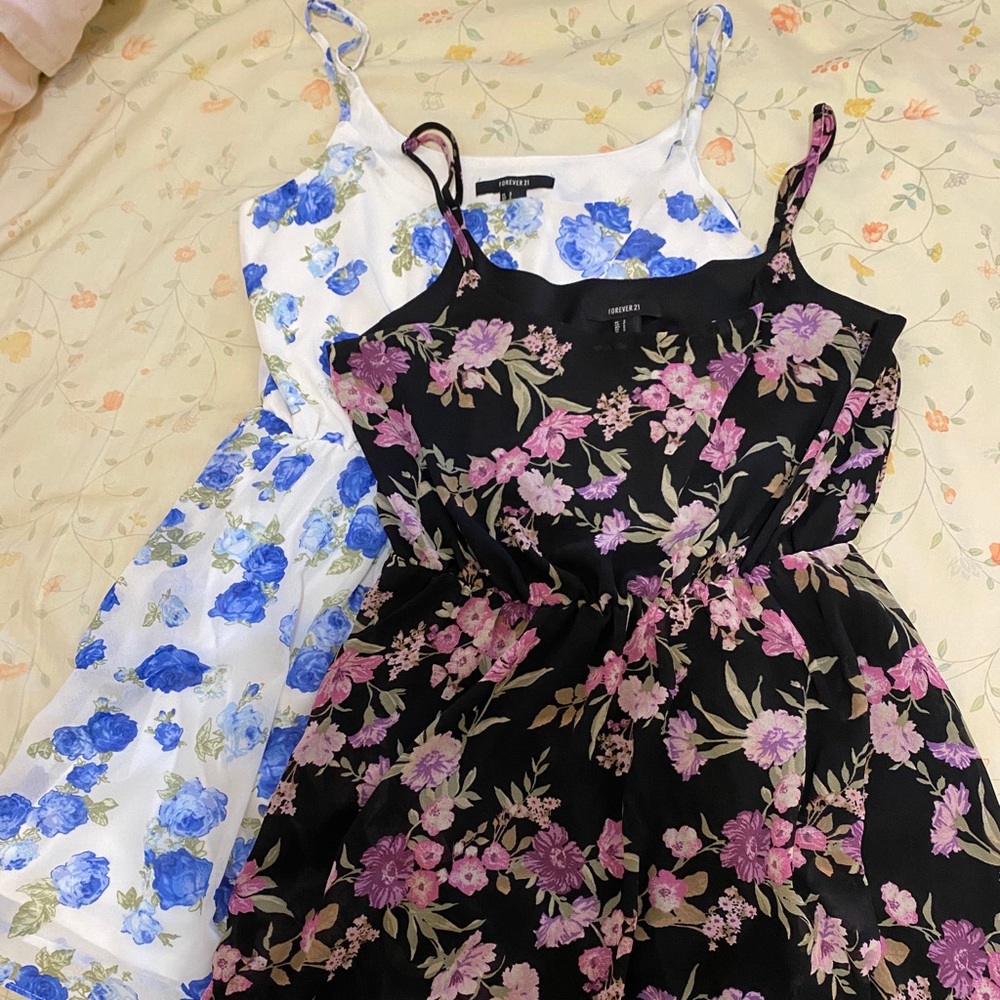 Forever 21 Floral Dress 2 PC BUNDLE Size: Small
